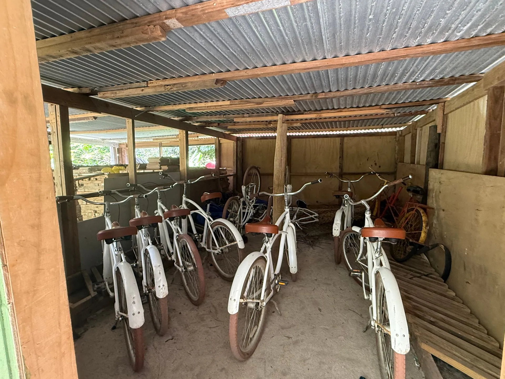 HA'APAI , TONGA - MATAFONUA RESORT