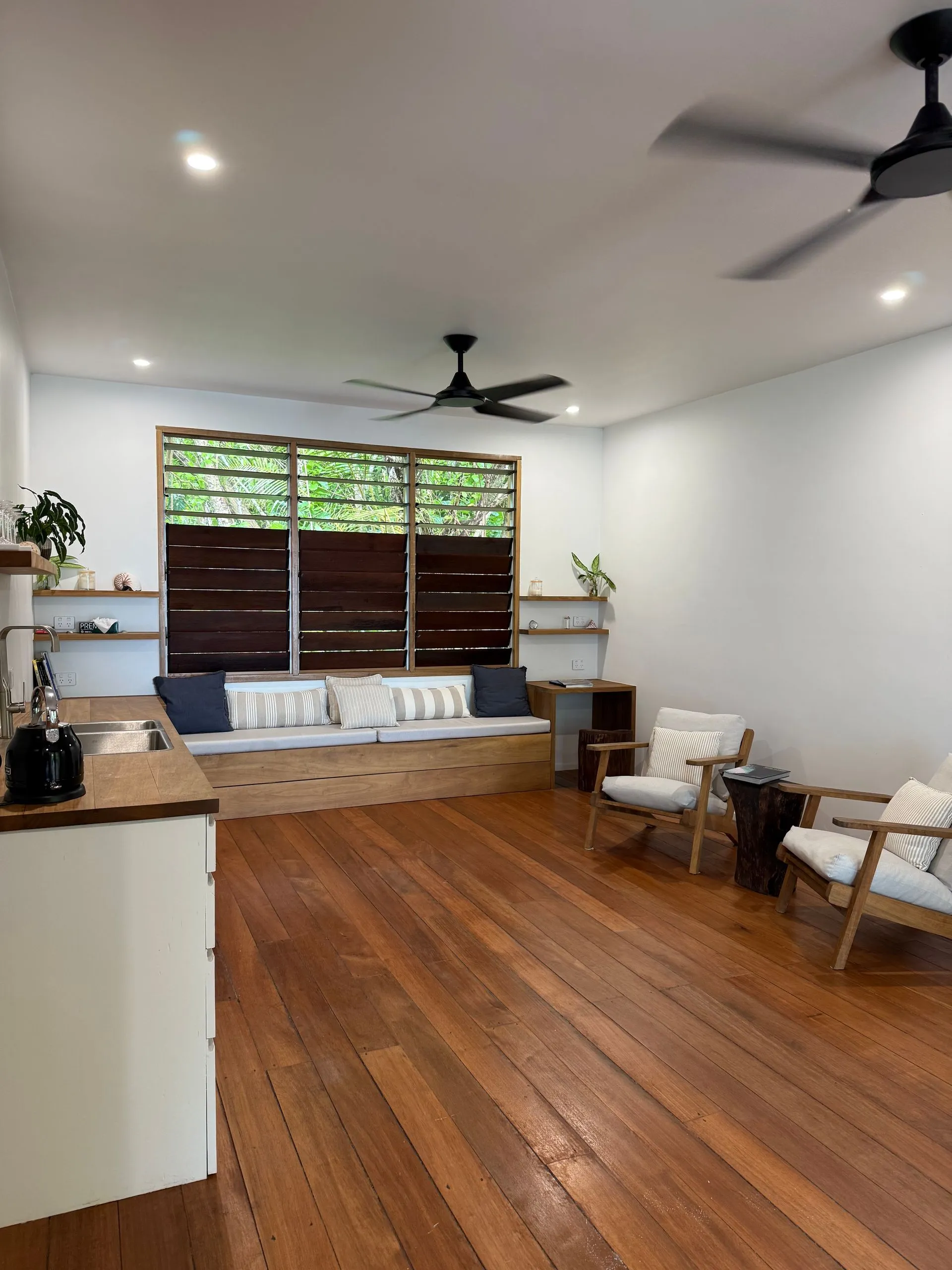 UEPI ISLAND, SOLOMON ISLANDS